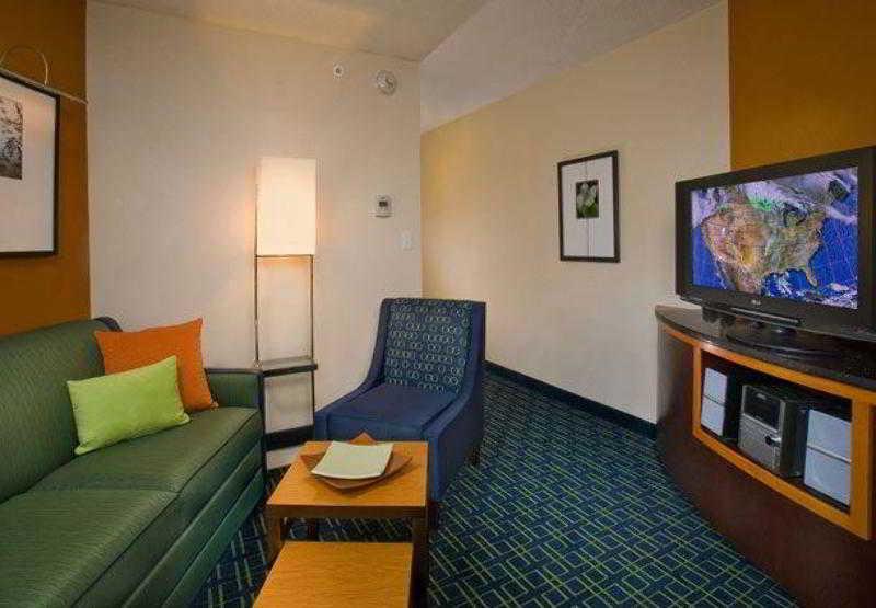 Fairfield Inn And Suites By Marriott Oklahoma City Airport Exteriör bild