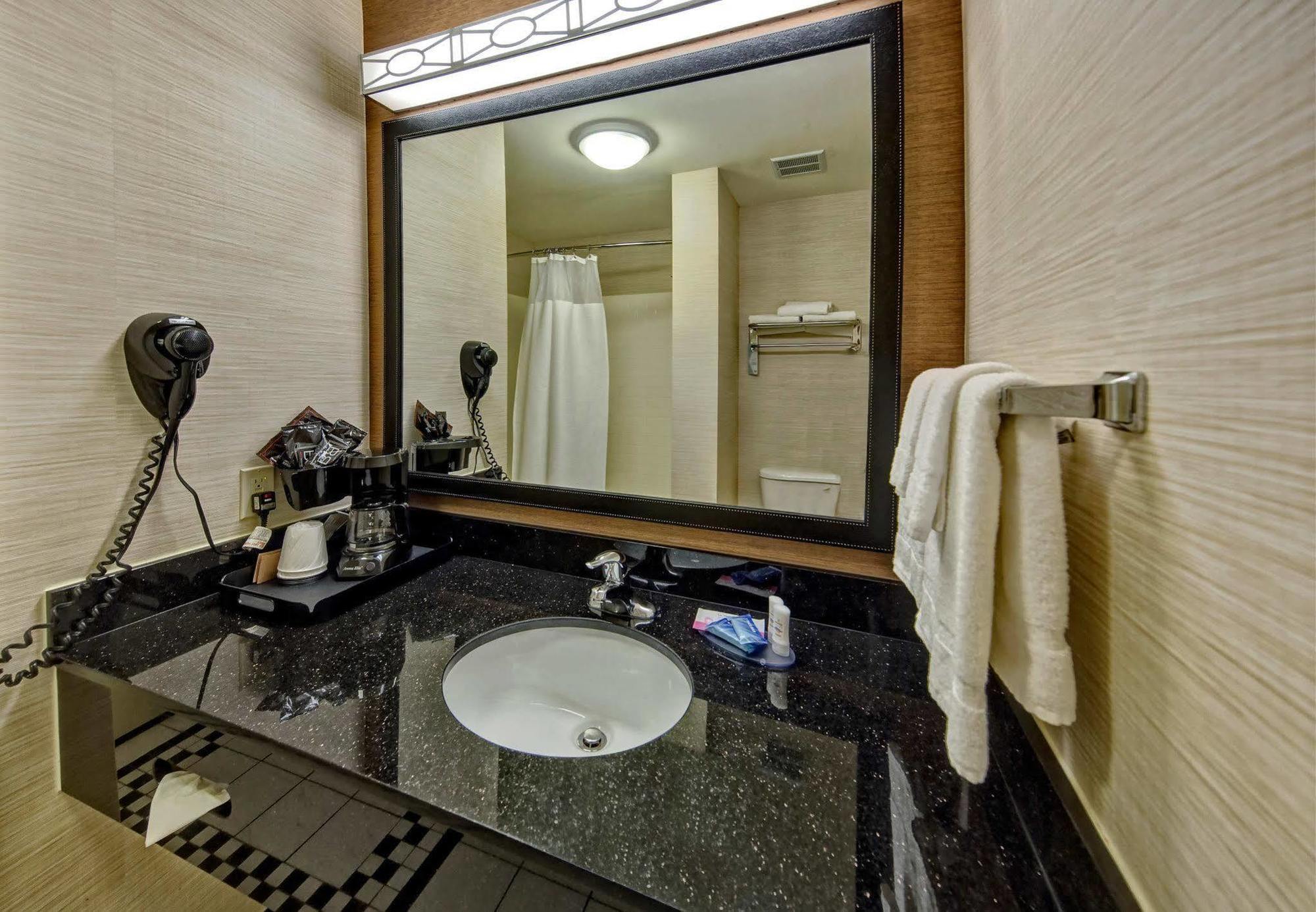 Fairfield Inn And Suites By Marriott Oklahoma City Airport Exteriör bild